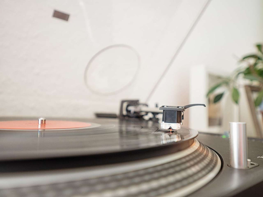 ¿Por qué salta mi Disco de Vinilo? Guía para evitarlo