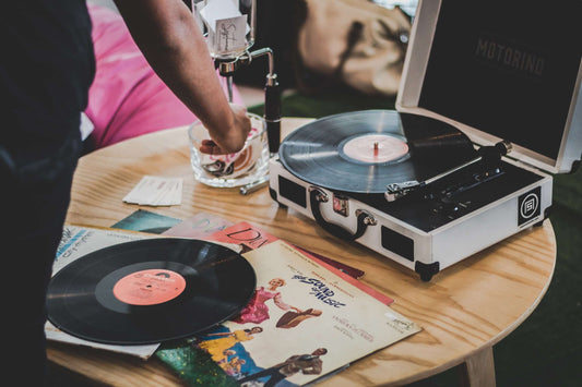 Vinilos sin rayones: Cómo colocarlos en tu tocadiscos